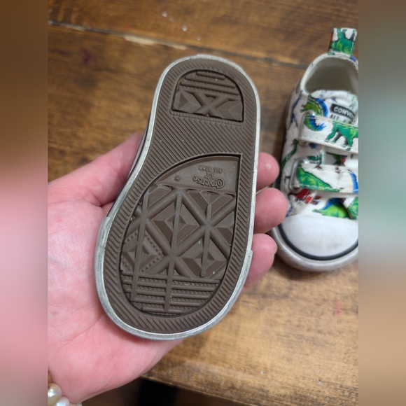 Converse Unisex-Child Chuck Taylor All Star 2v Low Top Sneaker, Infant - Picture 3 of 4